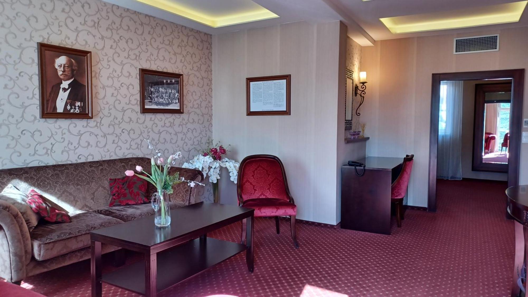 Hotel Dvorana 4*